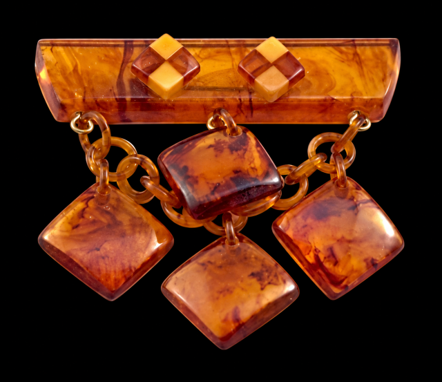 Shultz tea bakelite charm pin w mini checkerboard